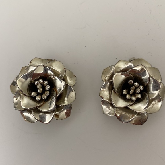 Vintage Floral Silver Tone Clip On Earrings Mid Century Modern Flower Button - Picture 3 of 9